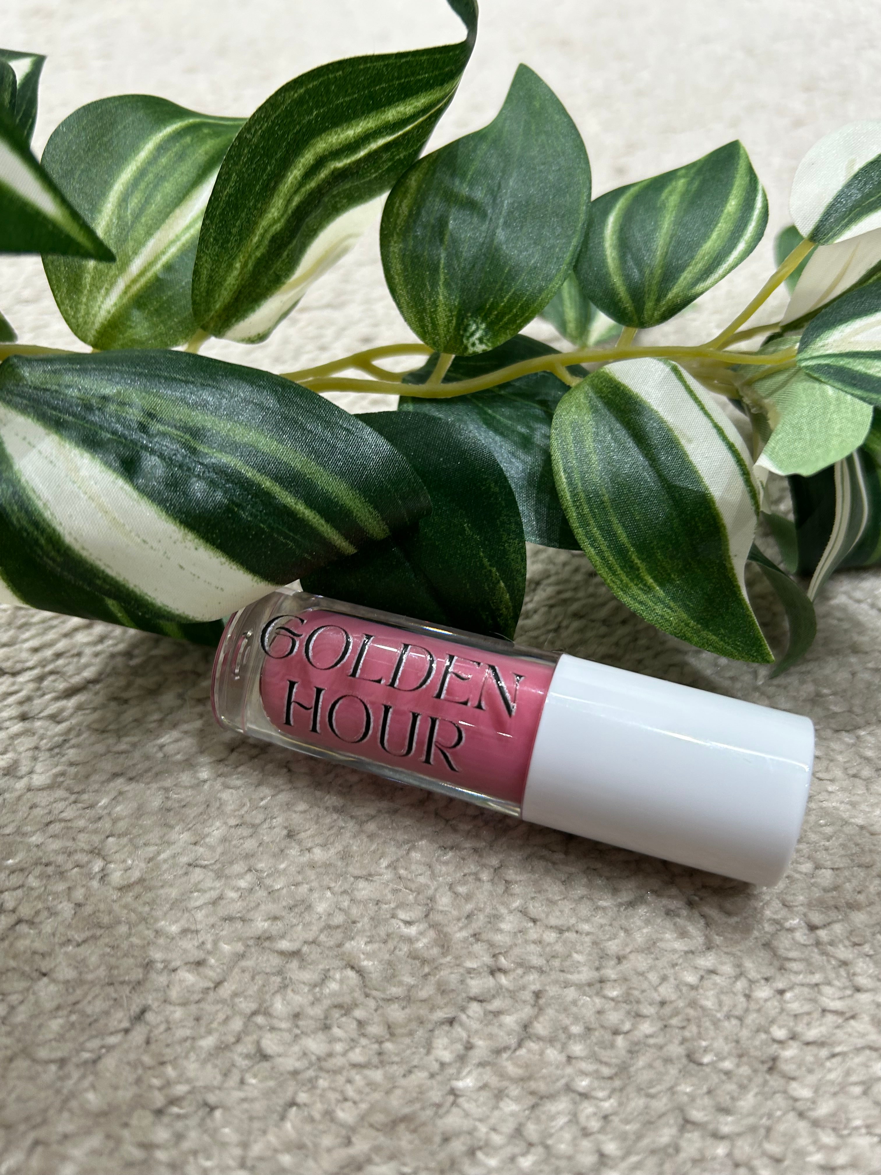 Strawberry glow // lip gloss //