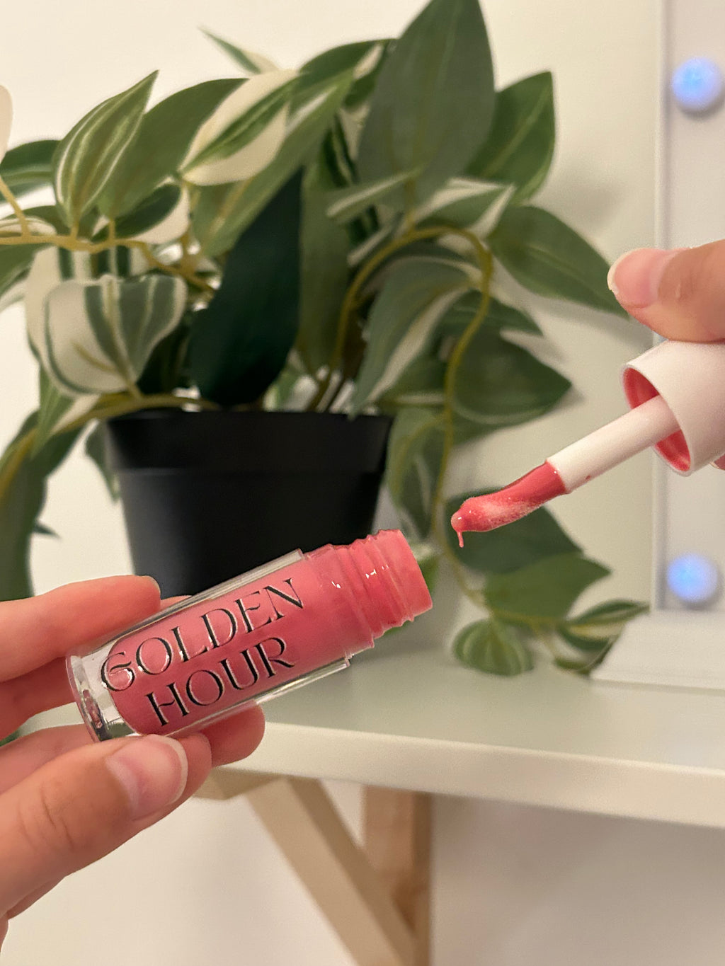 Strawberry glow // lip gloss //