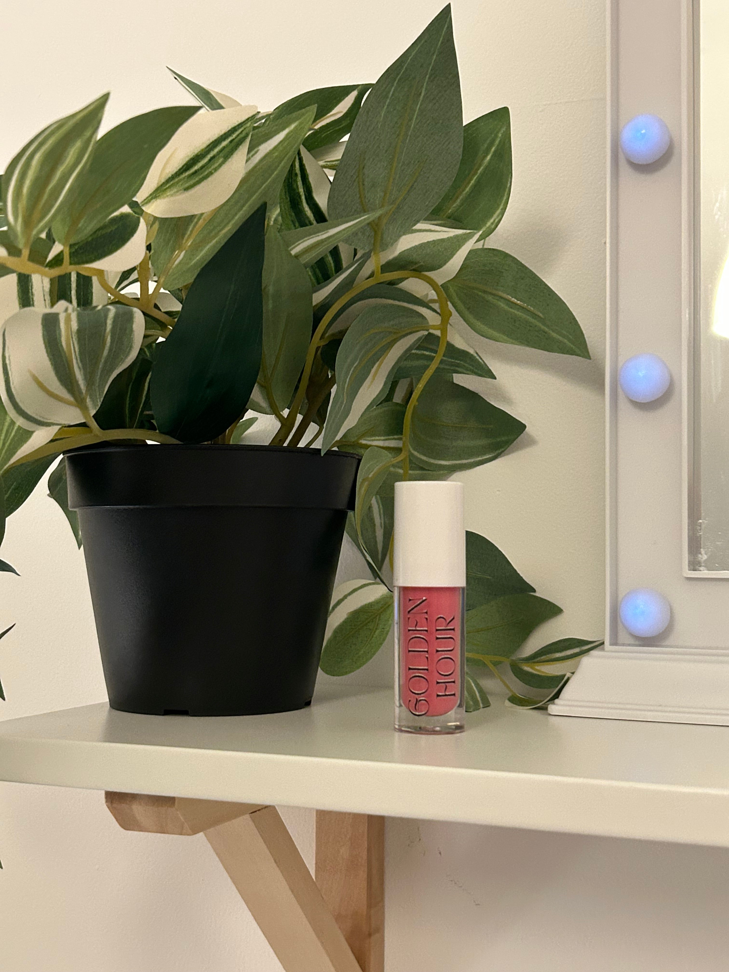 Strawberry glow // lip gloss //